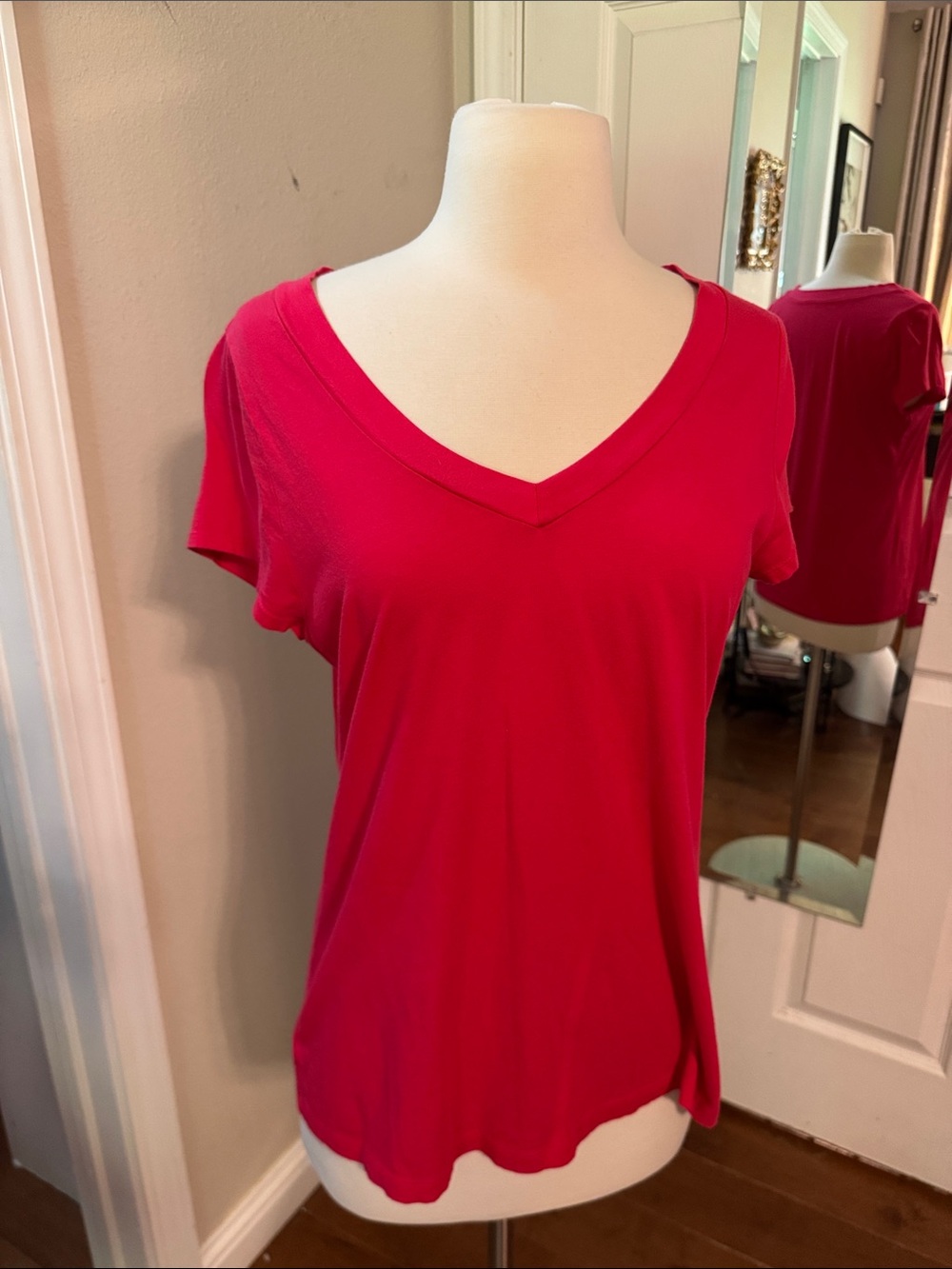 Loft Women’s V-Neck Short Sleeve Tee in Pink